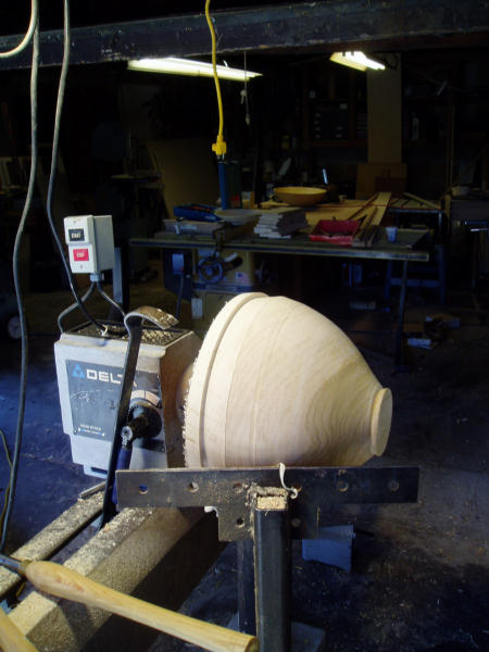 First I cut the outside (bottom) of the bowl. The crowbar is jamming the speed control lever to its slowest setting. Without it, vibrations from cutting tend to speed up the machine dangerously.